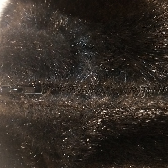 DUFFEL OUTDOOR Black Faux Fur Vest w/front zip up Sz L/XL. EUC Price Firm #2505 - Picture 9 of 9